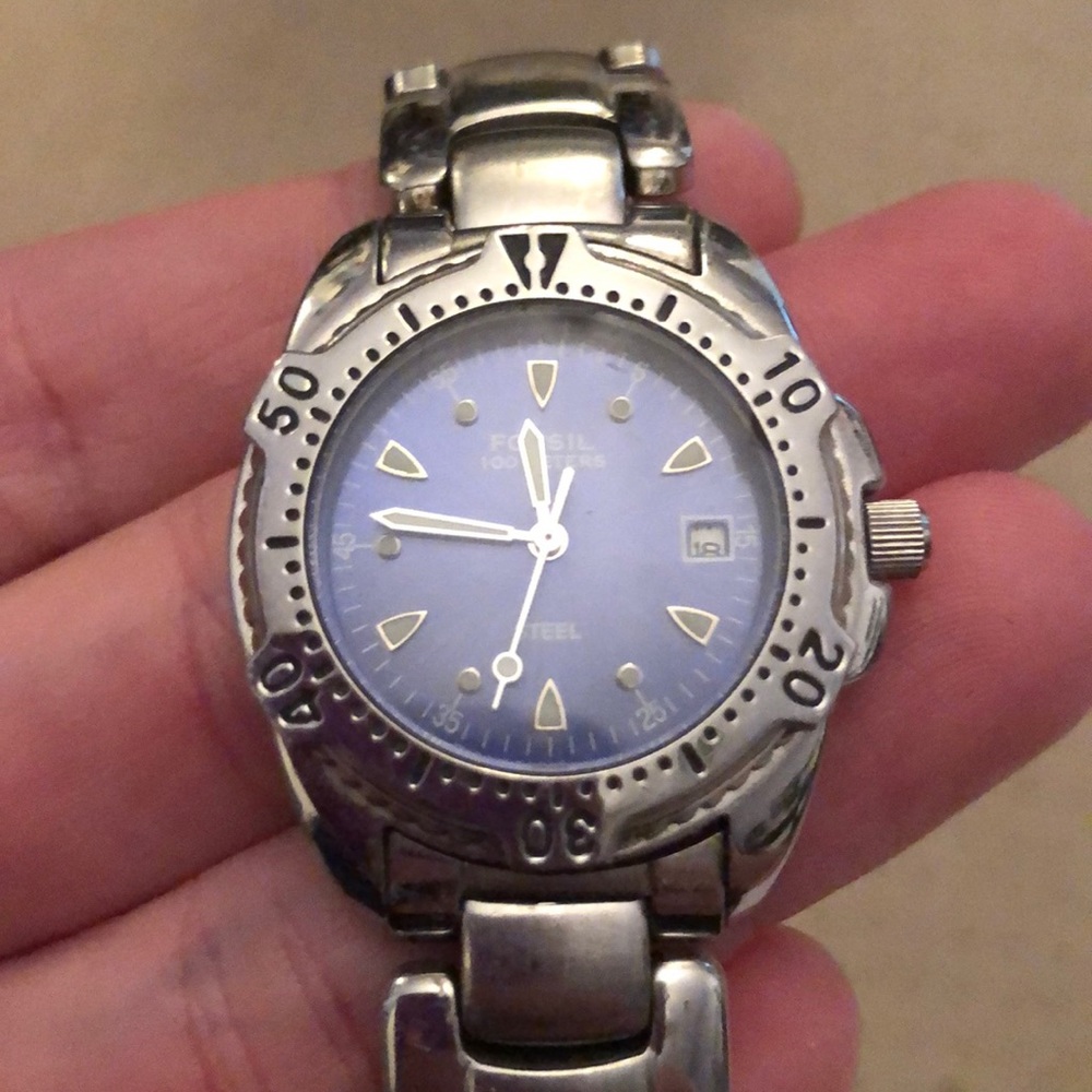 Ladies Fossil Watch - Picture 2 of 3